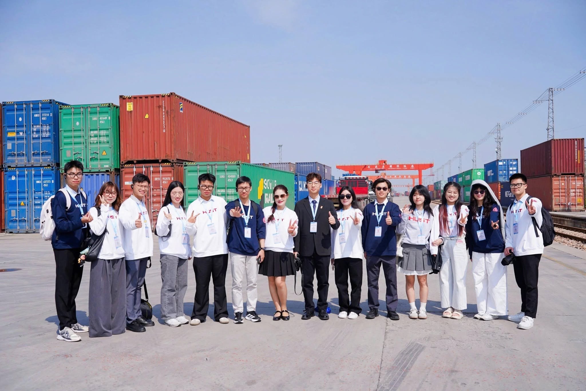 Khoảnh khắc CLB o365-HUST 19